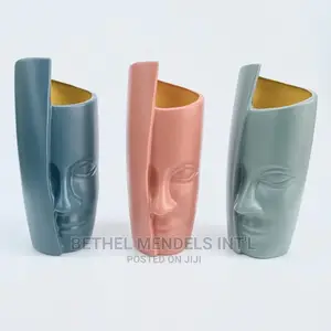 Wholesale of Plastic Tabletop Flower Vases for Interior Use
