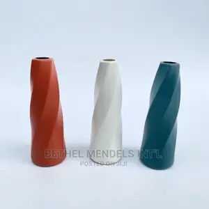 Aesthetic Plastic Tabletop Flower Vases for Sales in Lagos