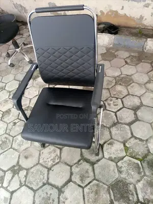 Quality Executive Leather Visitors Office Chair.