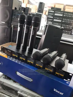 Mackie Professional Wireless UHF Microphone 6 in 1 500m