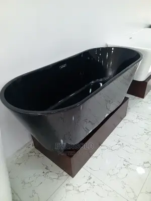 Black Luxury Bathtub Available With Automatic Waste