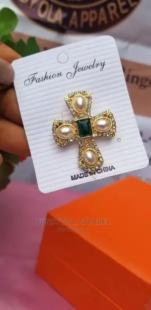 Pearl Unisex Gold Brooch