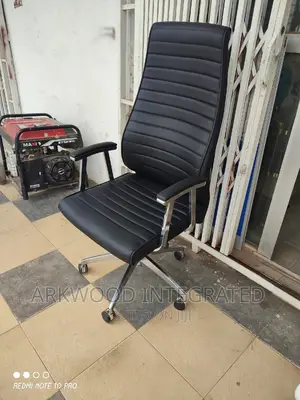Quality Executive Adjustable Swivel Leather Office Chair.