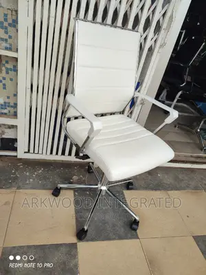 Luxury Executive Adjustable Swivel Leather Office Chair.