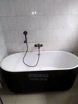 Black And White Luxury Bathtub Available With Automatic West