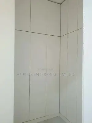 L-shape Walk In Closet With Pull Out Shoe Rack + Inner Light