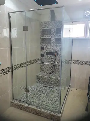 Solid Glass Cubicle