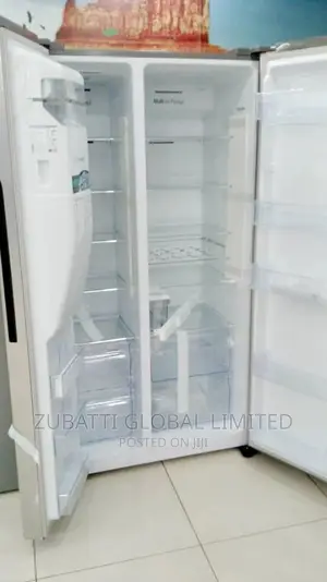 Hisense Refrigerator With Water Dispenser and Ice Cub Maker