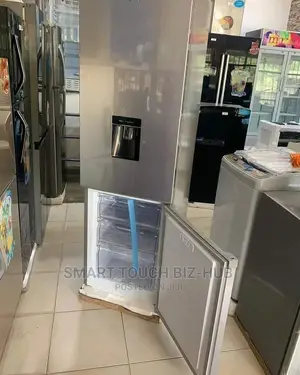35dcb Hisense Refrigerator W/Bottom Freezer + Disperser