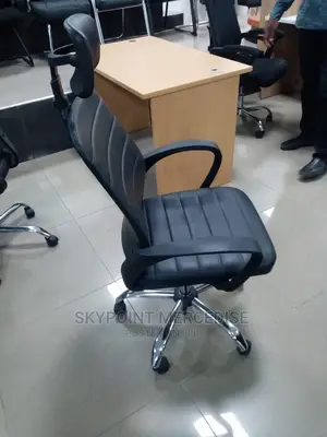 501 Office Swivel Chair With Headrest