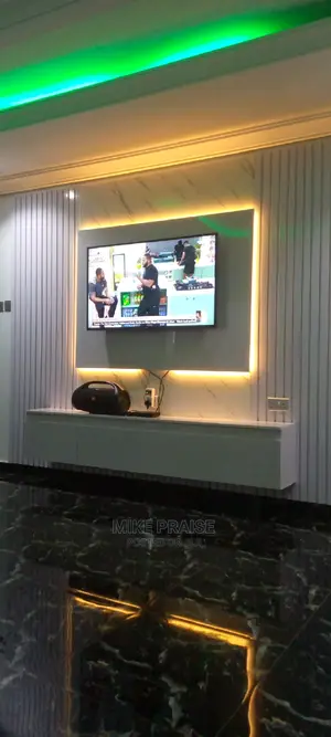 A Quality 10ft by 8ft Tv Console