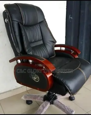 Reclining Office Chair. (Ezc)