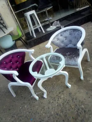 Simple Conversation Chair and Table