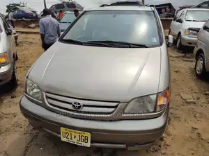 Toyota Sienna XLE 2002 Silver