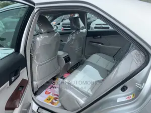 Toyota Camry XLE 4dr Sedan (2.5L 4cyl 6A) 2013 Silver