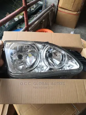 Headlamp Avensis 01