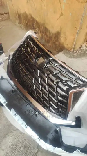 Lx 570 2020 / 2022 Front Grill / Grille