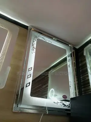 LED Mirror With Fancy Flower