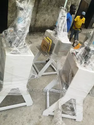 Nylon Blade Plate Punching Machine With Cylinder