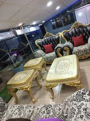 Royal Ceter Table Set