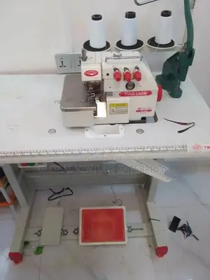 Industrial Overlocking Machine