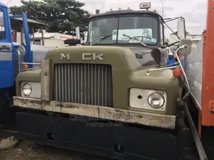 Mack R-Model 12valves (Calf/Chassis 10tires)