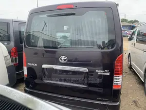 Toyota HiAce 2013