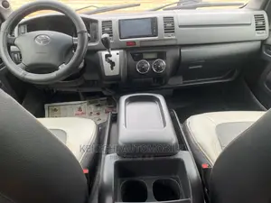 Toyota HiAce 2013