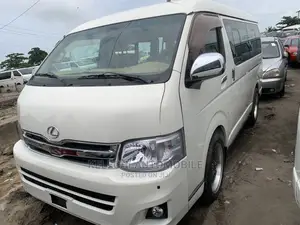 Toyota HiAce 2016 White