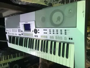 Yamaha PSR S550 Keyboard