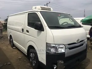 Toyota HiAce 2017 White
