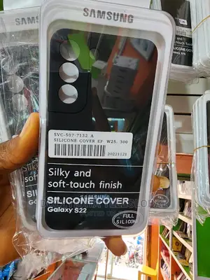 Samsung Galaxy S22 Silicone Cover Case