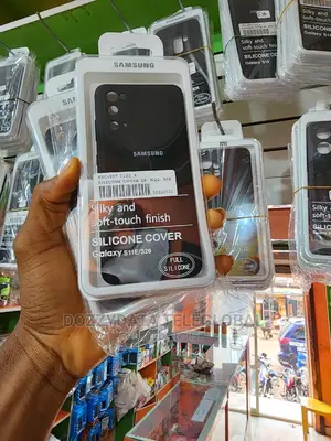 Samsung Galaxy S20 / S11E Silicone Cover Case