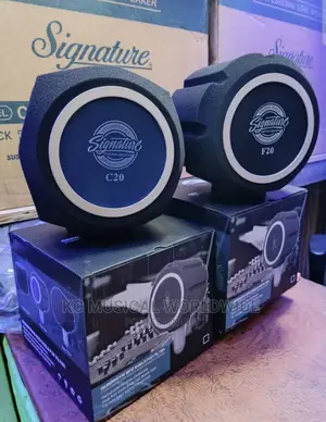 Signature Studio Microphone Screen