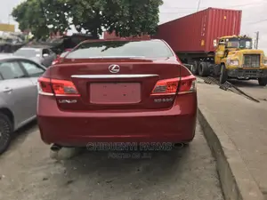 Lexus ES 350 2010 Red