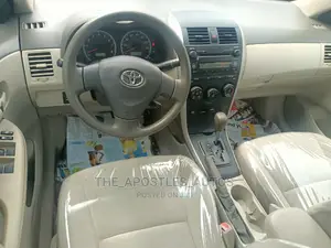 Toyota Corolla LE 4dr Sedan (1.8L 4cyl 4A) 2010 Gray
