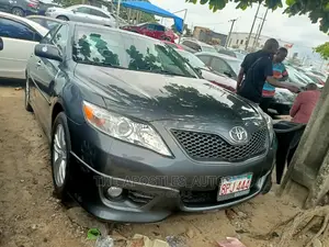 Toyota Corolla 2010 Gray