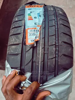 235/45r18 Boto Tires