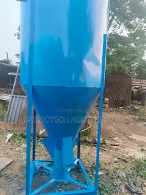 Fabricated 1.5ton Poultry Feed Mixer With Crusher Conveyor