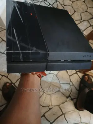 London Used Ps4 Fat With Complete Accessories