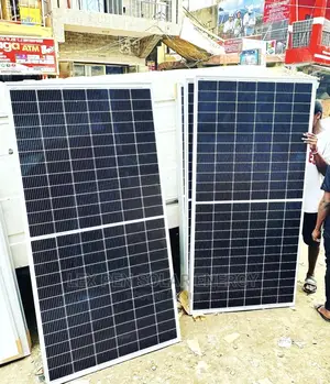 700watt Canadian Solar Panels With 35 Years Warranty