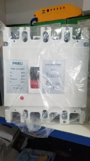 4p 250a Ac McCb Breaker