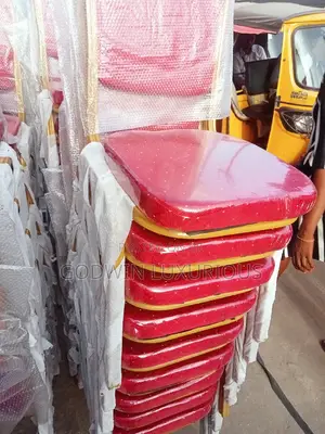 Medium Vindax Banquet Chairs