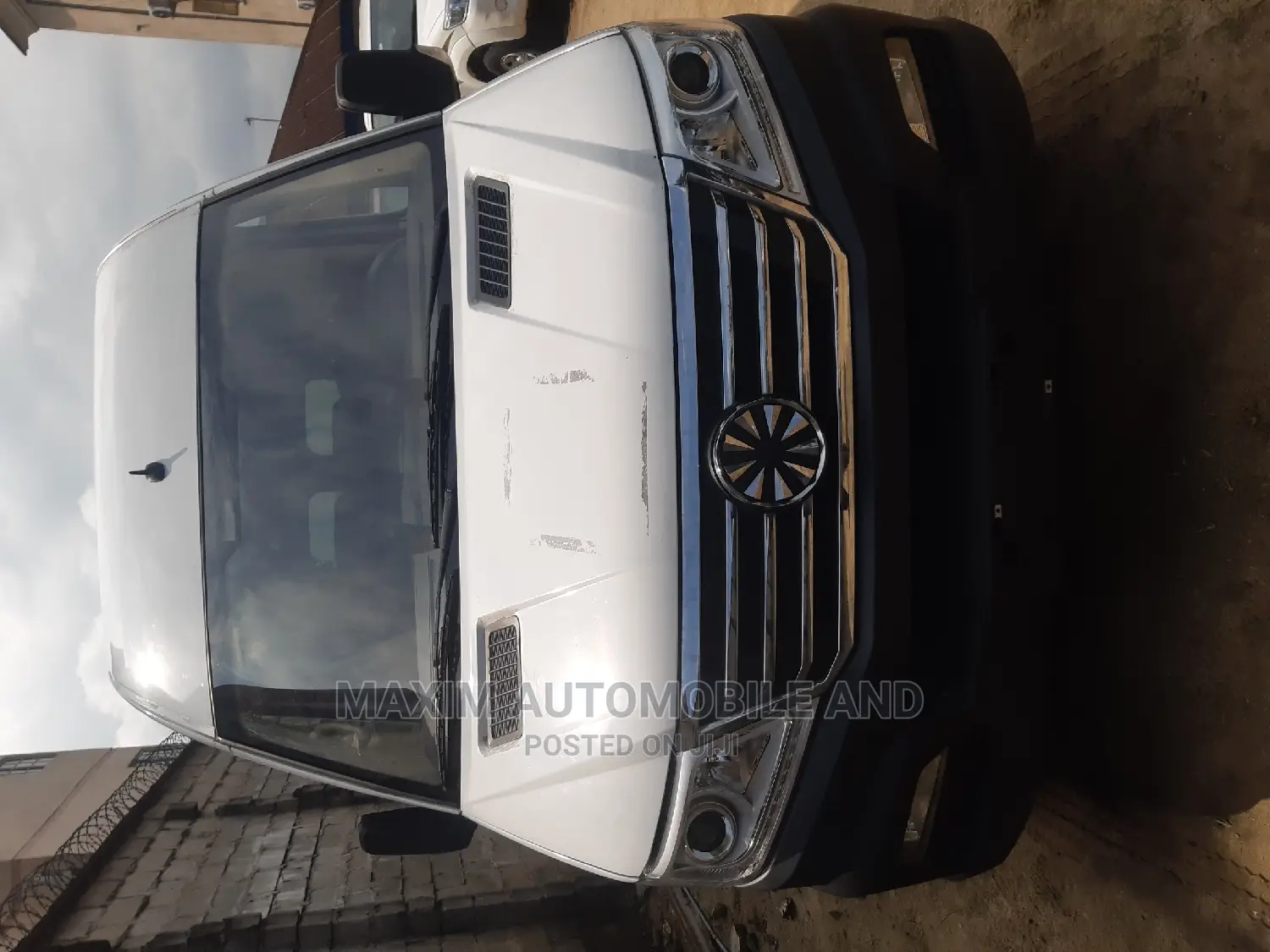Bus 2018 White