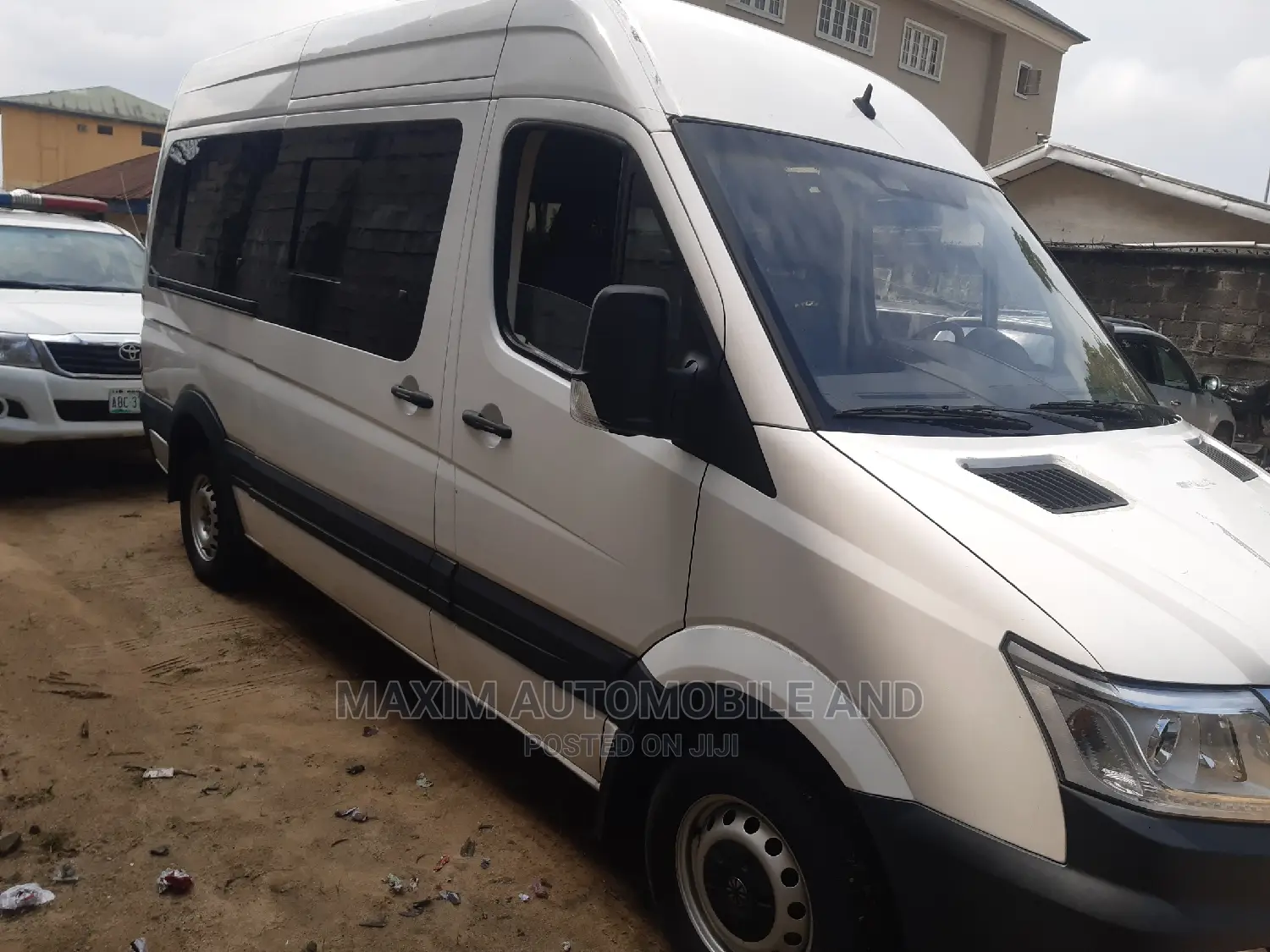 Bus 2018 White