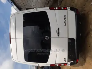 Bus 2018 White