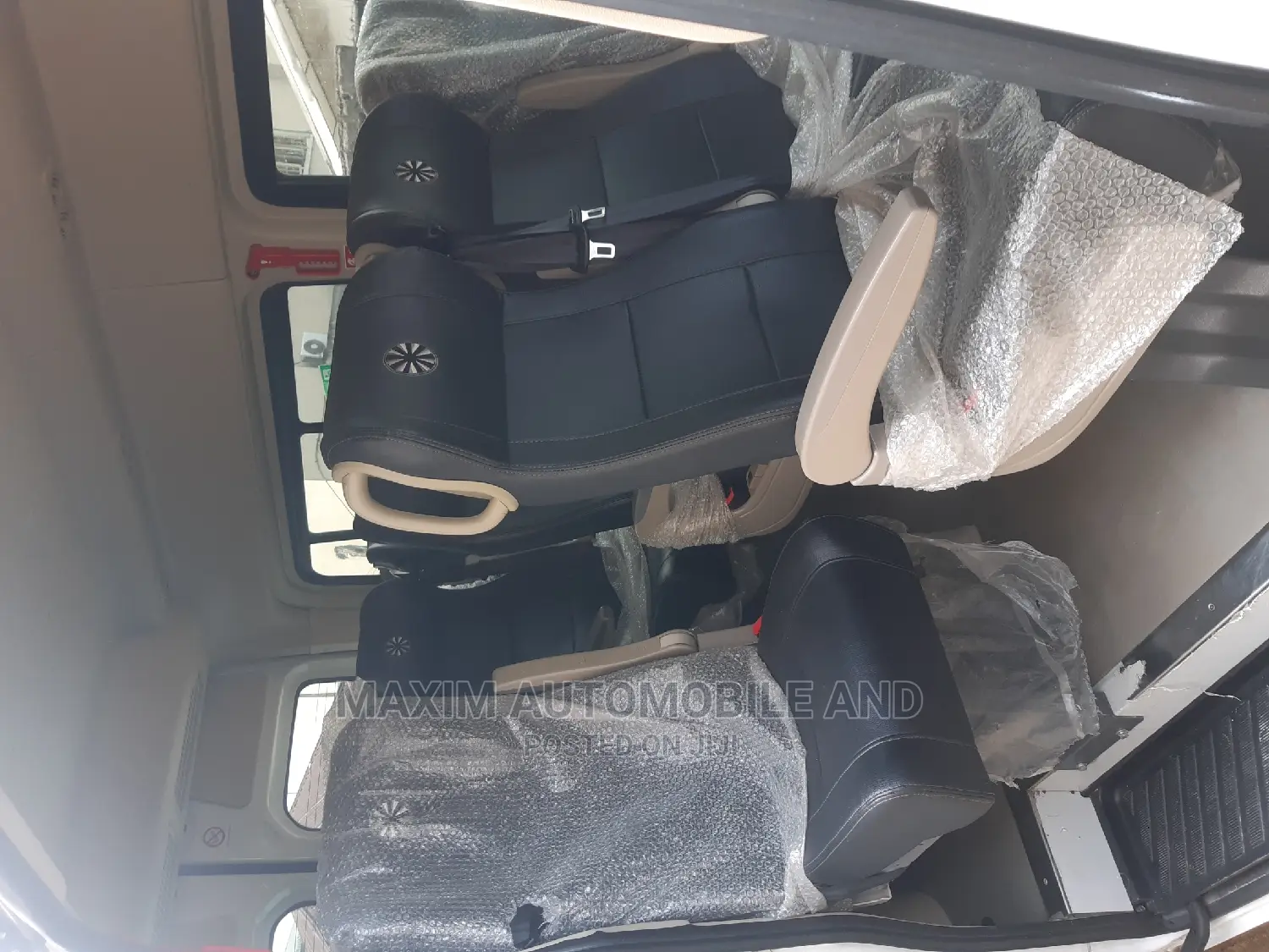 Bus 2018 White