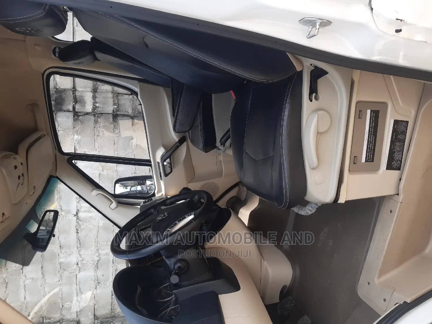 Bus 2018 White