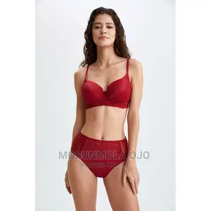 Women Glossy Cup Lace Front Closure Bra With Push Up