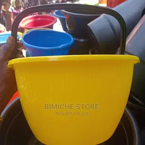 Souvenirs Plastic Bucket 8 Litres (12 Pieces )